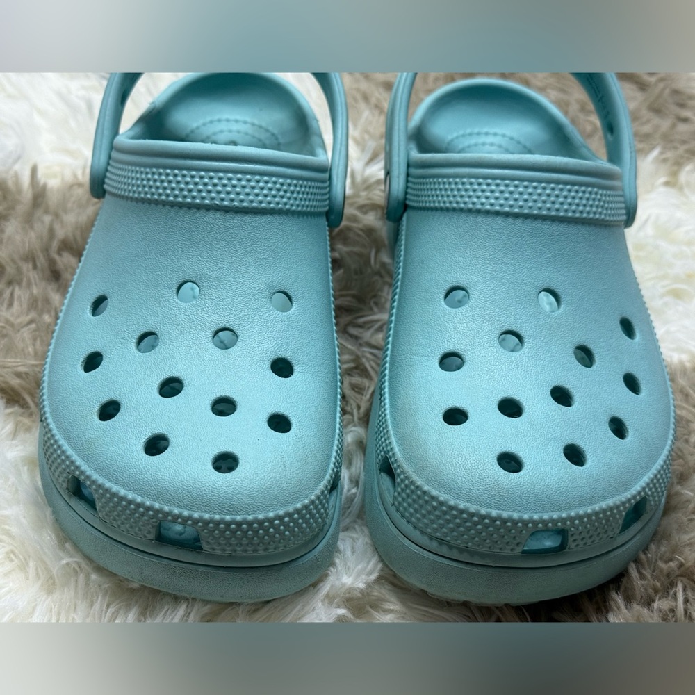 ☀️SUMMER CLEARANCE SALE☀️ Crocs Classic Platform Clog - Light Blue - Picture 2 of 6